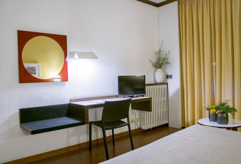 スタンダードルーム, America Igualada