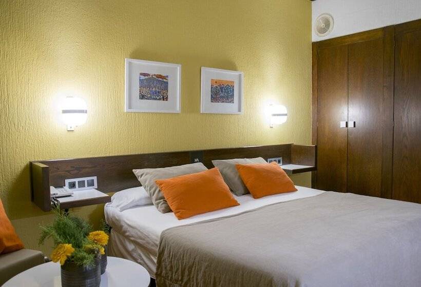 スタンダードルーム, America Igualada