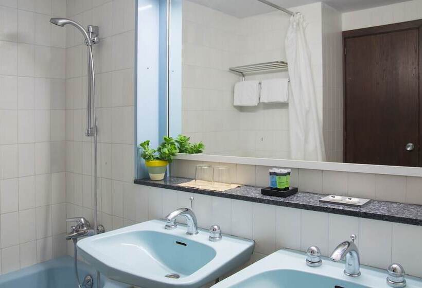 スタンダードトリプルルーム, America Igualada