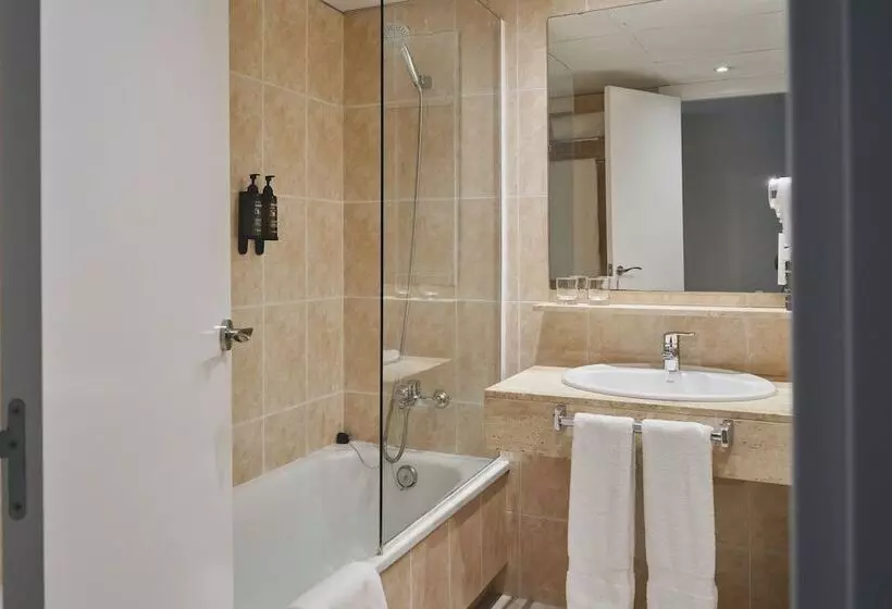 اتاق استاندارد یک نفره, Arenas Atiram Hotels