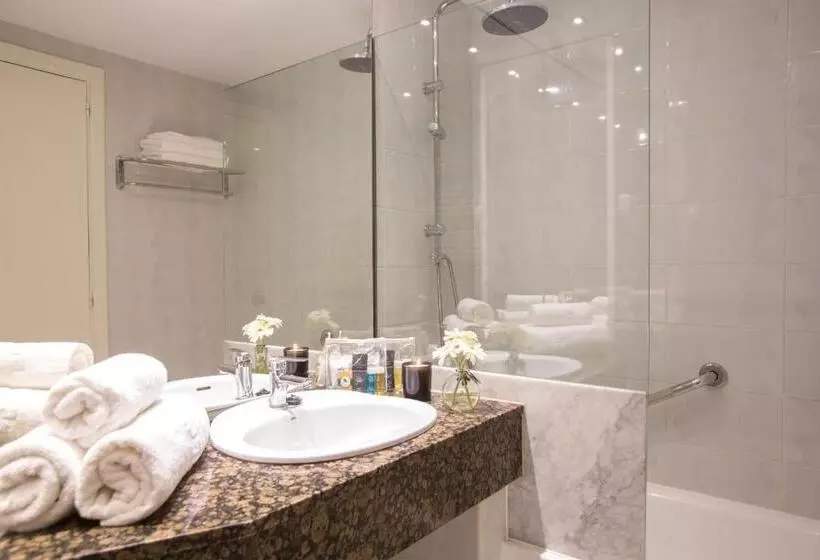 اتاق استاندارد چهارنفره با بالکن, Castell Dels Hams