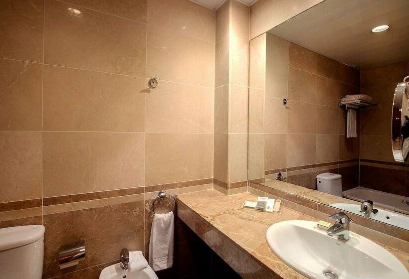 غرفة قياسية ثلاثية, Catalonia Excelsior