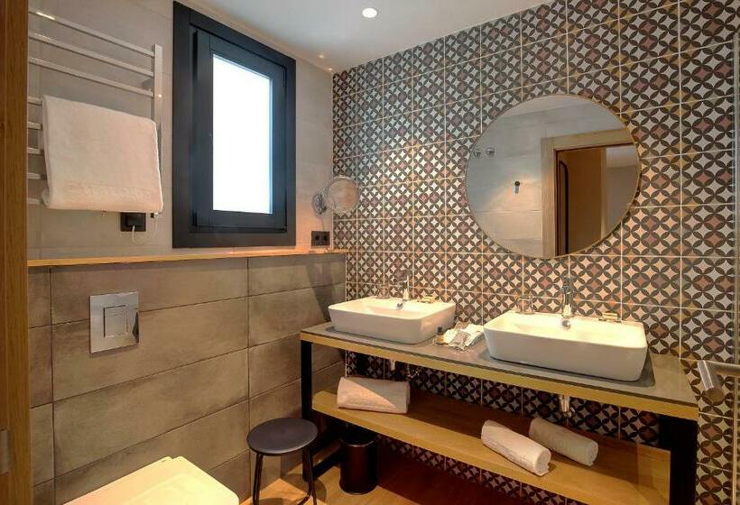 جناح جونيور مزوَّد بحمام سباحة, Catalonia Excelsior