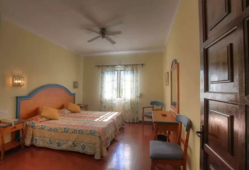 Standard-huone, Del Almirante