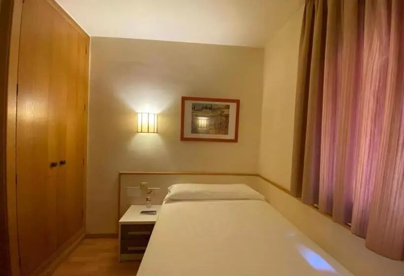 Quarto standart individual, Estel