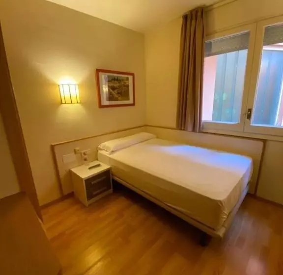 Quarto standart individual, Estel