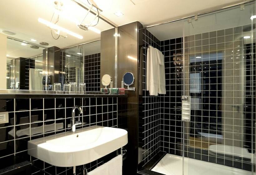 חדר סטנדרט, Europark