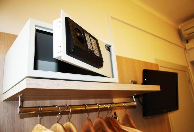 スタンダードトリプルルーム, Ginebra