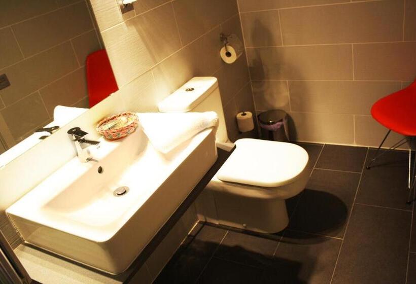 スタンダードトリプルルーム, Ginebra