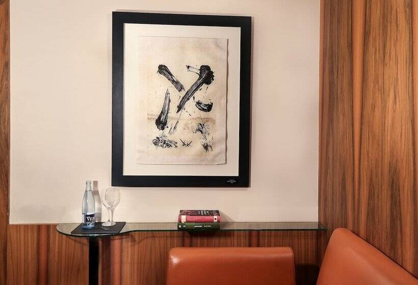 Полулюкс, Gran Derby Suites, A Small Luxury Hotel Of The World