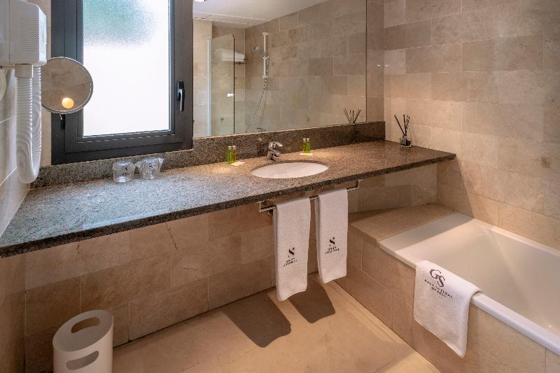 غرفة قياسية مزوَّدة بشُرفة, Gran Hotel Rey Don Jaime