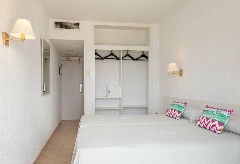 Quarto Triplo Estandar Vista Piscina, htop Olympic