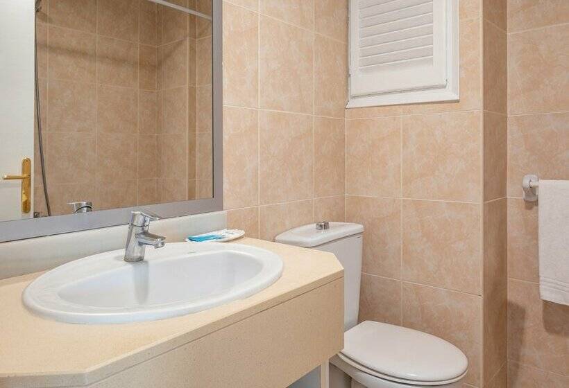 غرفة قياسية ثلاثية مطلة علي حمام السباحة, htop Olympic