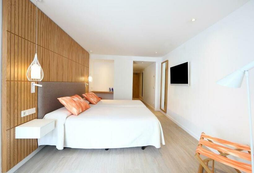 اتاق اساندارد با چشم‌انداز جانبی به دریا, Iberostar Waves Playa de Muro