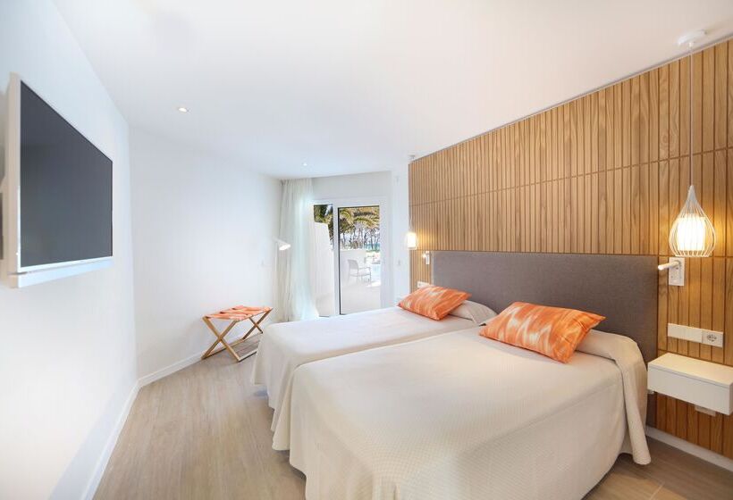 اتاق اساندارد با چشم‌انداز جانبی به دریا, Iberostar Waves Playa de Muro