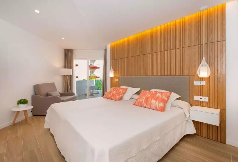 اتاق استاندارد با چشم‌انداز استخر, Iberostar Waves Playa de Muro