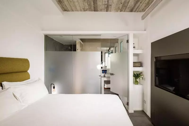 StandaardKamer, Osprey Menorca