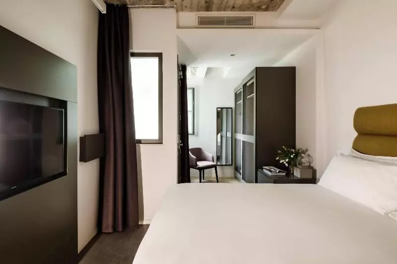 StandaardKamer, Osprey Menorca
