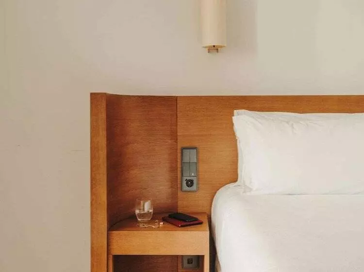 اتاق استاندارد یک نفره, Regina Barcelona