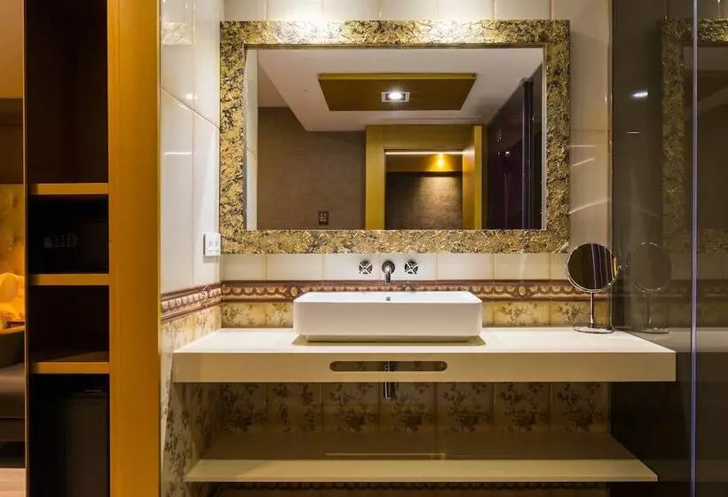 اتاق پرستیژ, Sant Jordi Boutique