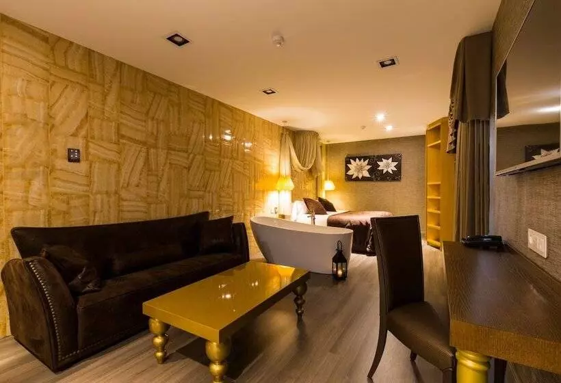 سوییت پرستیژ, Sant Jordi Boutique