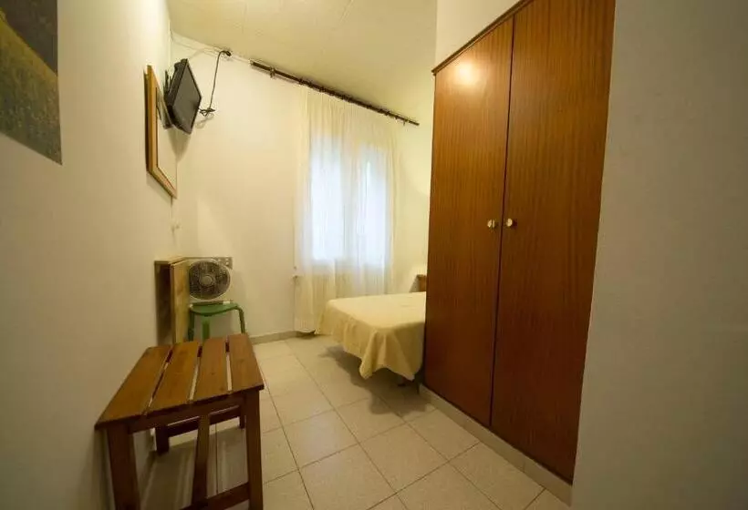 اتاق استاندارد یک نفره, Turó De L´home