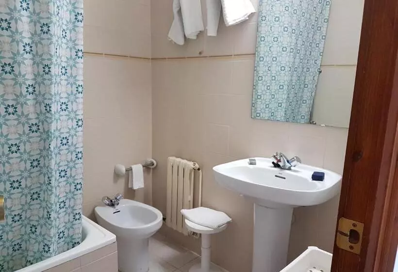 اتاق استاندارد یک نفره, Turó De L´home