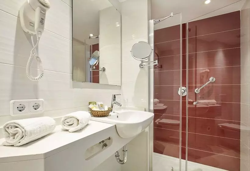 Camera Standard, Universal Hotel Perla