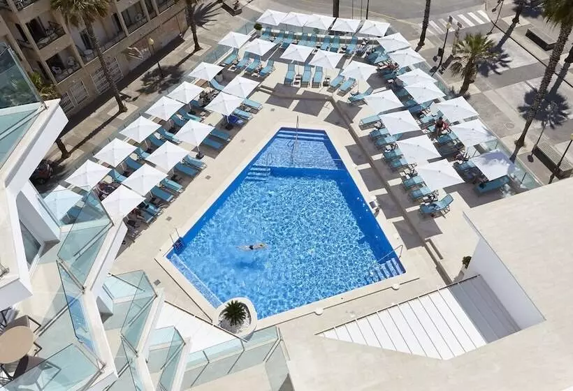 Camera Standard, Universal Hotel Perla