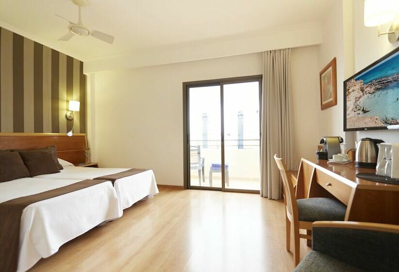 غرفة قياسية مطلّة علي حمام السباحة, Invisa Hotel La Cala