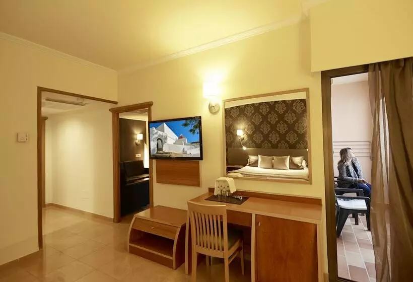 سوییت جونیور, Invisa Hotel La Cala
