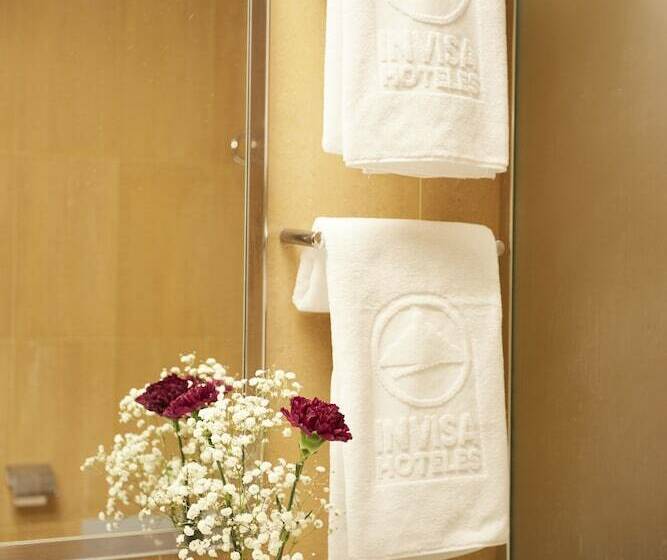 جناح جونيور, Invisa Hotel La Cala