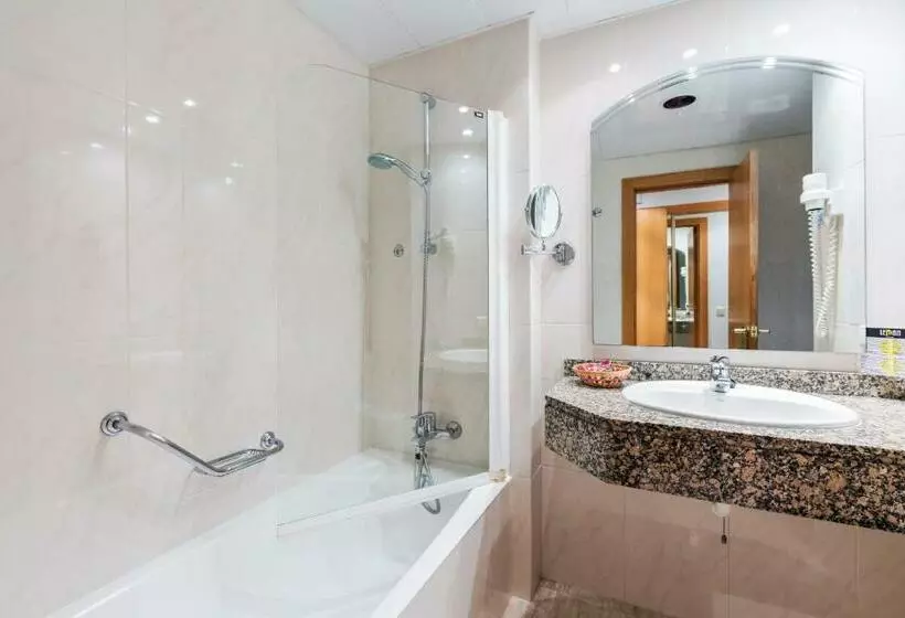 اتاق اساندارد با چشم‌انداز جانبی به دریا, Leman Hotel y Apartamentos