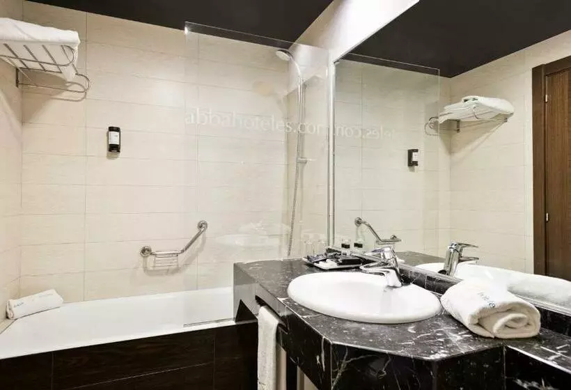Quarto standart individual, Abba Santander