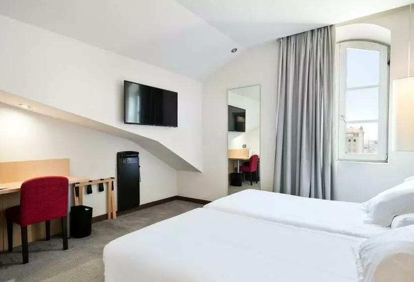 Quarto standart individual, Abba Santander