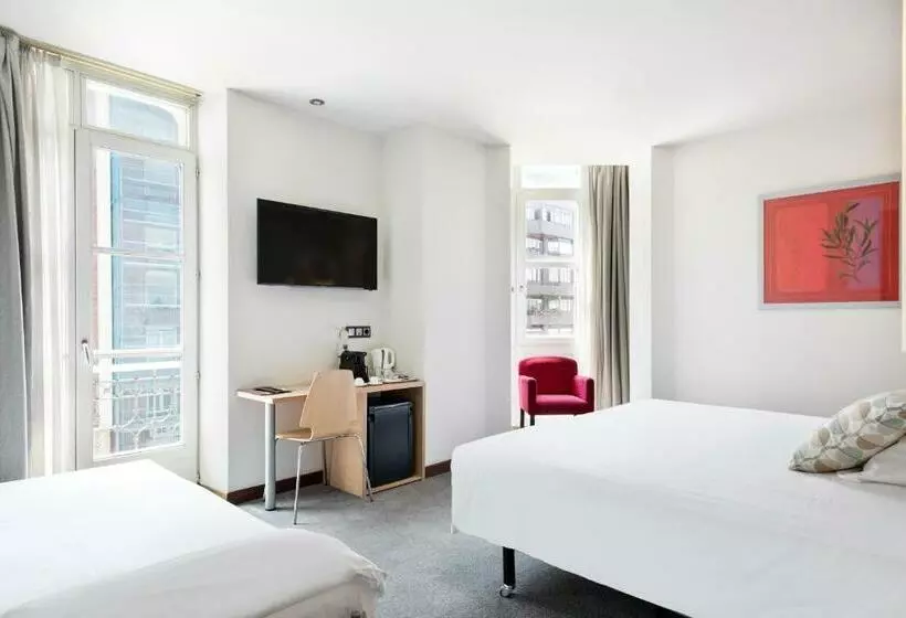 Quarto Triplo Standart, Abba Santander
