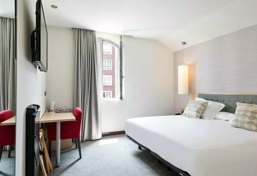 Quarto standart individual, Abba Santander