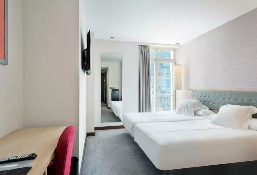 Quarto Triplo Standart, Abba Santander