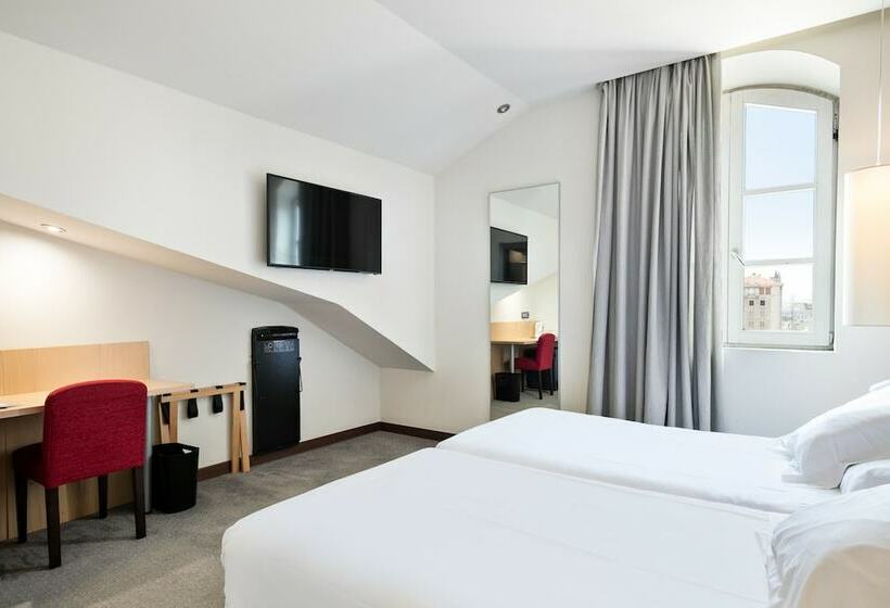 غرفة قياسية, Abba Santander