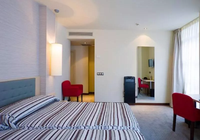 Quarto Triplo Standart, Abba Santander