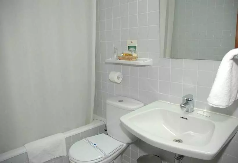 اتاق استاندارد سه نفره, Snö Hotel Candanchú
