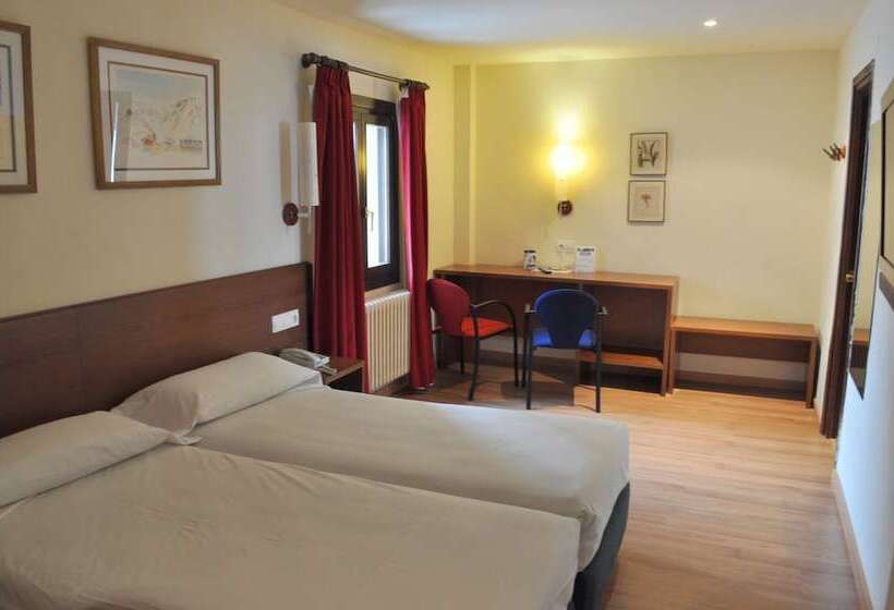 اتاق استاندارد سه نفره, Snö Hotel Candanchú