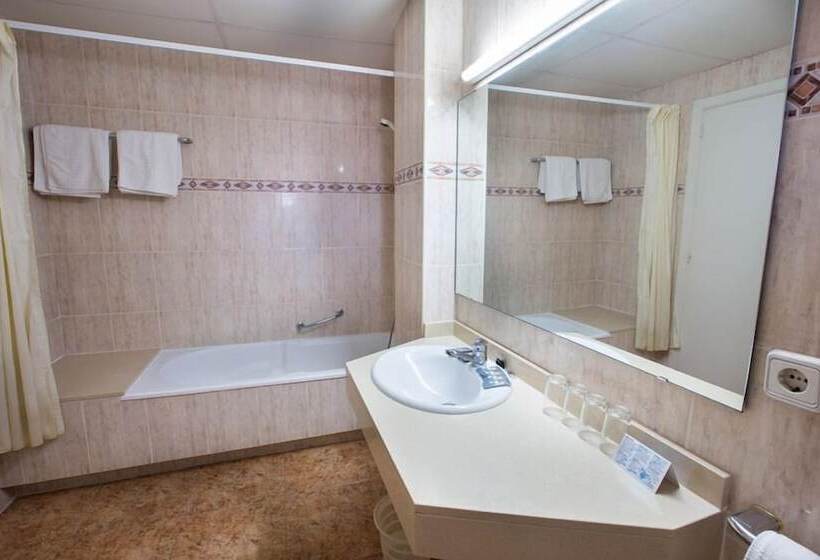 バルコニー付きスタンダードトリプルルーム, Costa Brava