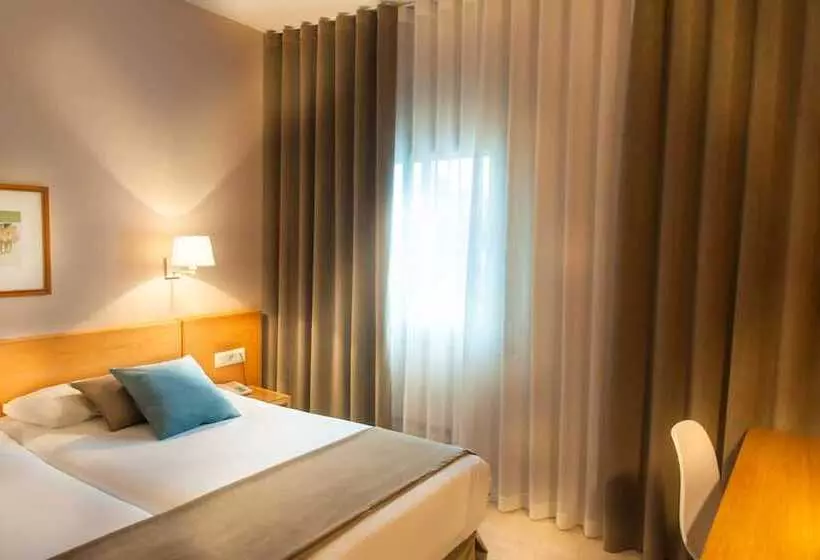 اتاق استاندارد چهار تخته, Costabella