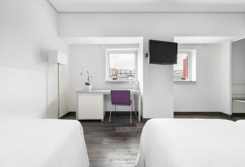 اتاق استاندارد سه نفره, Exe Coruna