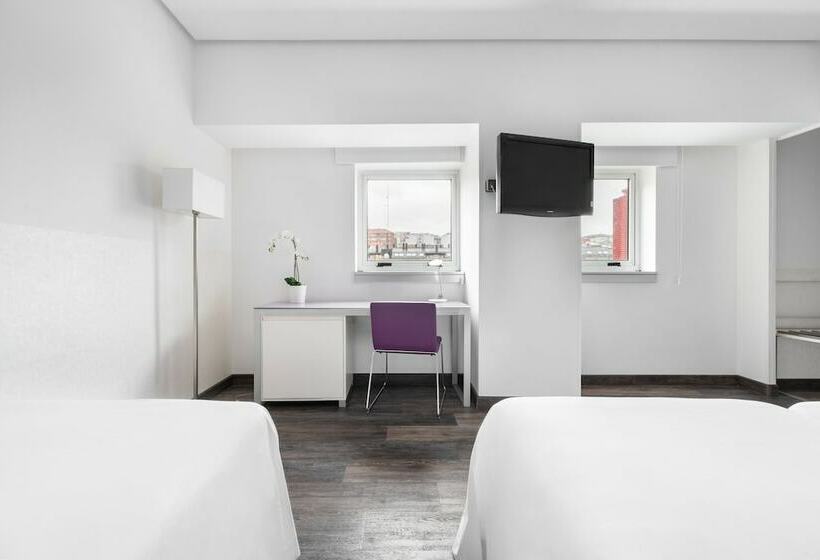 اتاق استاندارد سه نفره, Exe Coruna