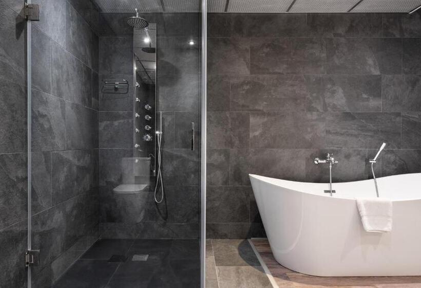 اتاق سوپریور, Exe Coruna