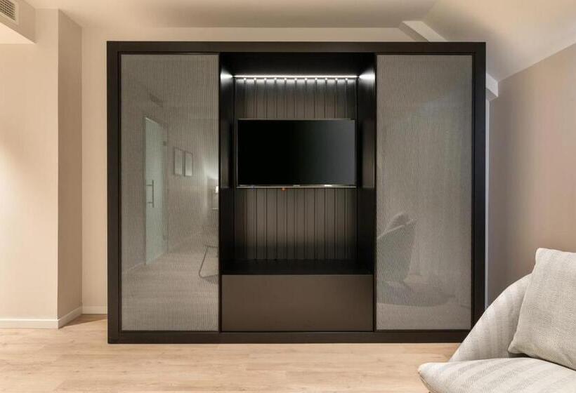 اتاق پرمیوم, Exe Coruna