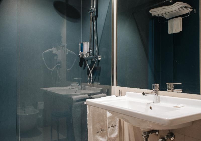 اتاق پرمیوم, Exe Coruna