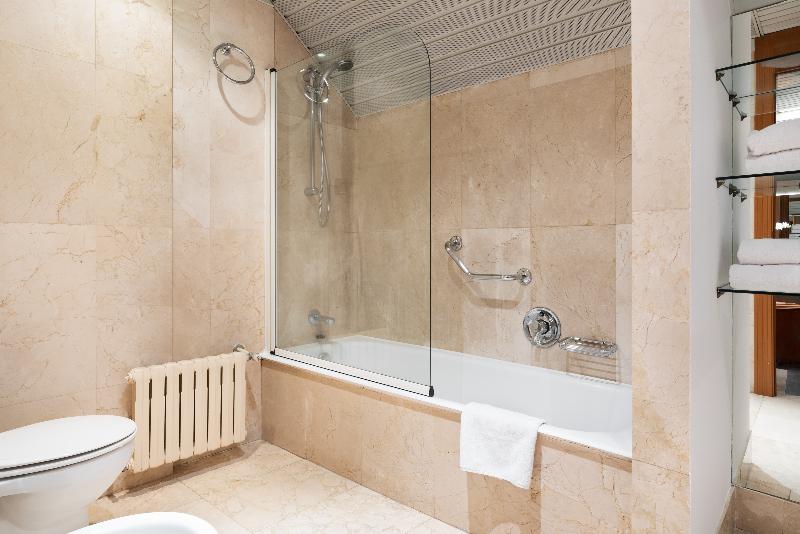 اتاق خانوادگی, Exe Coruna